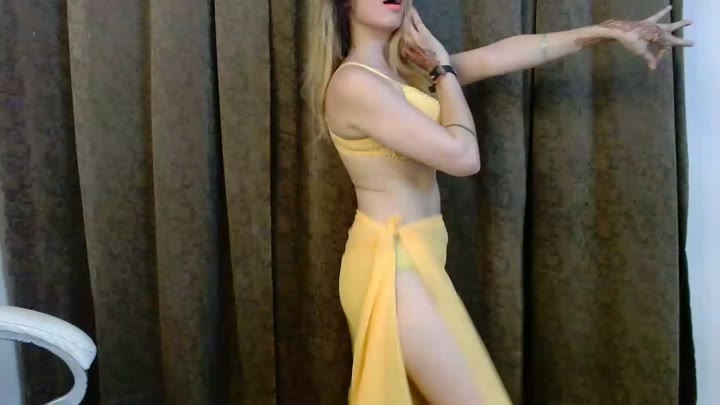 Hot Niya in an 18-minute public Stripchat HD show recorded on August 23, 2024